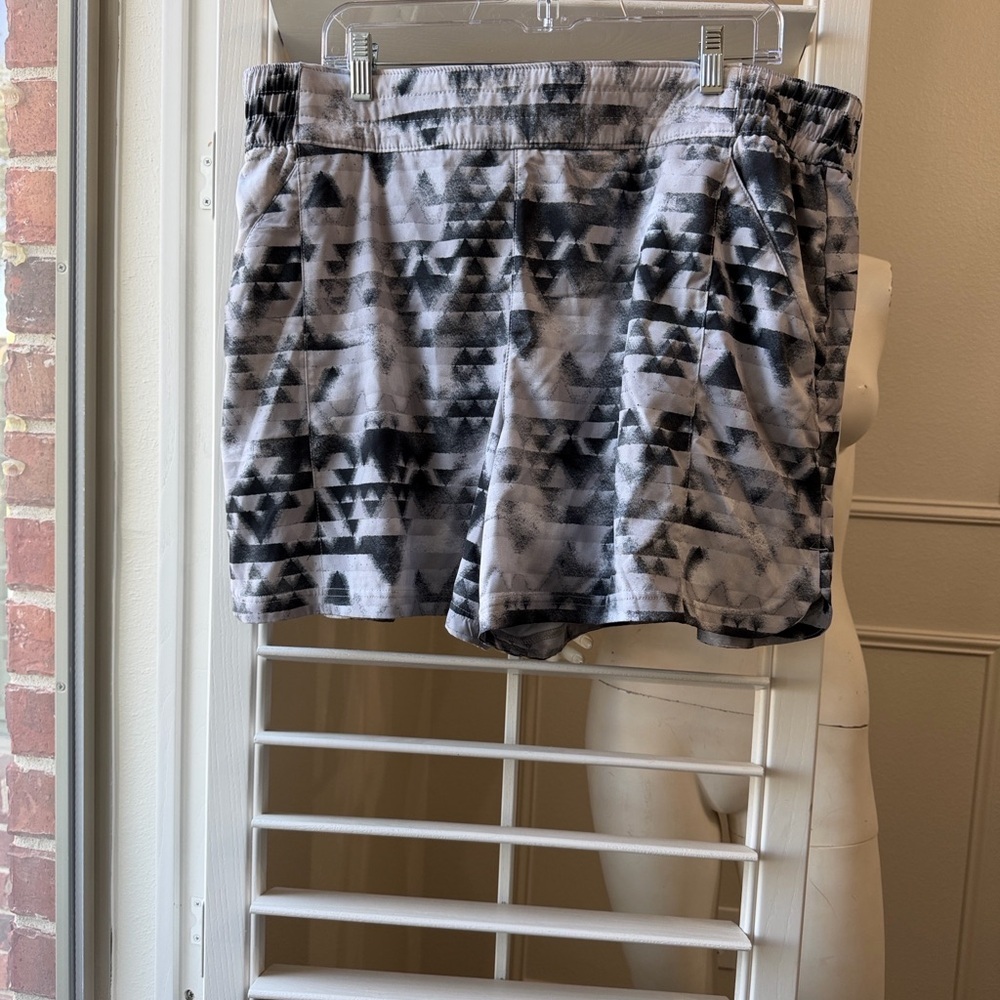 Columbia Black and Gray Patterned Women's Athletic Shorts